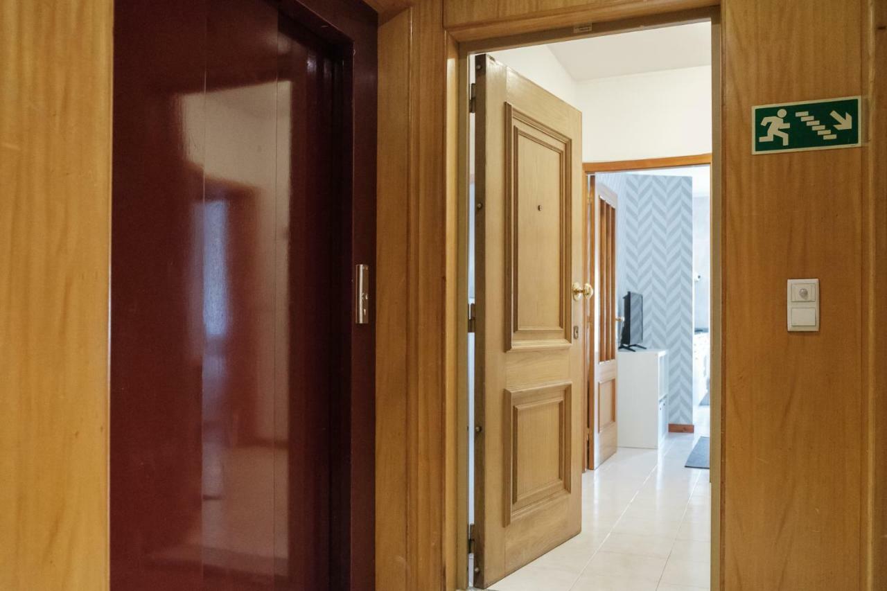 Apartment With Balcony In The Square ポルト エクステリア 写真