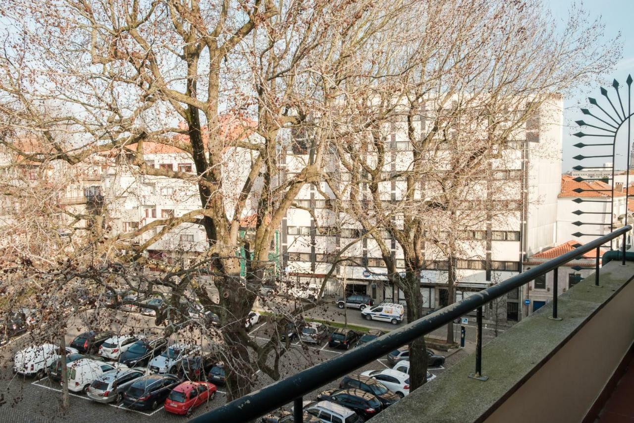 Apartment With Balcony In The Square ポルト エクステリア 写真